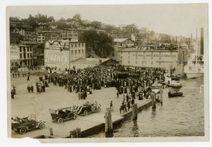 Newburgh: reception på kajen av Jessie Tarbox Beals