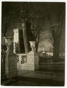 Shaw Memorial at night, Boston, USA, ca 1902-10 (foto av gelatinsilver) av Jessie Tarbox Beals