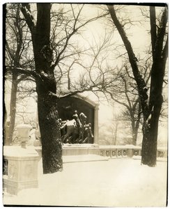 Shaw Memorial i storm, Boston, USA, ca 1902-10 (foto av gelatinsilver) av Jessie Tarbox Beals