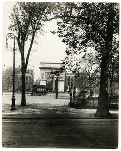 Washington Square North, New York, USA, ca 1905-40 (foto av gelatinsilver)