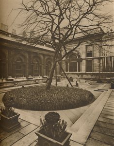 En arkitektonisk inspiration: Garden Court i Bank of England, c1935. av Joel