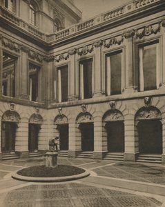 Gården till Drapers Hall på Throgmorton Street, c1935.