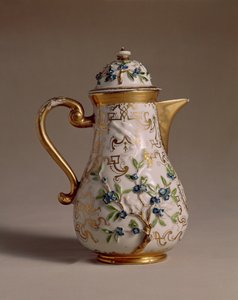 Kaffekanna, dekorerad med applicerad relief, Meissen, ca 1710 porslin