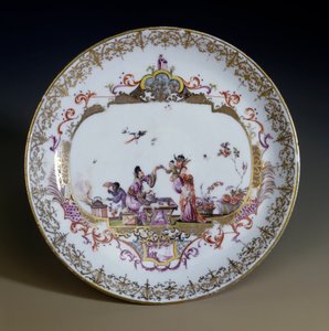Tysk konst: Meissen Porslin. Chinoiserie som representerar asiatiska karaktärer som dricker teet. Fat dekorerad av Johann Gregor Hoeroldt (eller Herold 1696-1775), cirka 1730. Paris, Dekorativ konst av Johann Gregor Herold