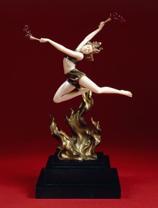 The Flame Leaper, tidigt 1900-tal (kallmålad brons, elfenben, bärnsten, bas av svart belgisk marmor)