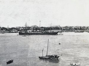 Shanghais hamn några veckor före krigsutbrottet av Walter Charles Mills