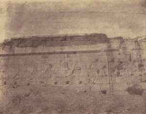 Edfu, skulpturer och inskriptioner av den östra fasaden av inhägnadsväggen av John Beasly Greene