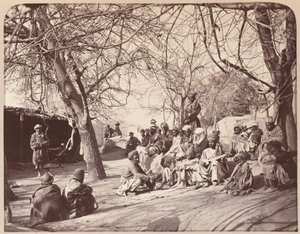 En gatubild i staden Jalalabad, 1878 av John Burke