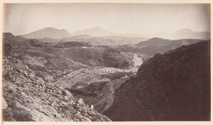 ?Allmän vy från Ali Musjid, ser tillbaka mot Peshawar?, 1878 ca. av John Burke