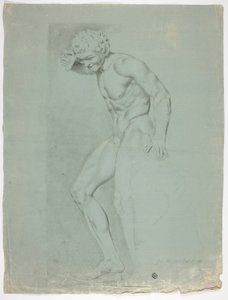 Antik staty av stående faun med cymbaler