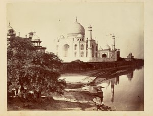 [Taj Mahal från stranden av Yamuna-floden]