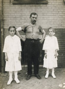 En arbetare och hans döttrar, Kensington, Philadelphia av John Frank Keith