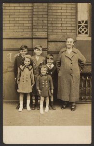 [Grupp av barn] av John Frank Keith