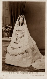 Prinsessan Alexandra av Danmark i sin bröllopsklänning för sitt äktenskap med prinsen av Wales, den blivande kungen Edward VII av John Jabez Edwin Paisley (after) Mayall