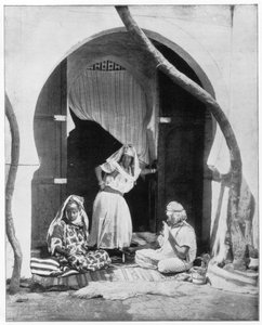 Grupp av kvinnor, Algeriet, Afrika, sent 1800-tal av John L. Stoddard