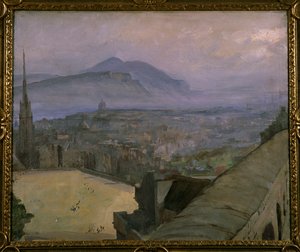 En utsikt över Edinburgh från slottet, med utsikt över Esplanaden mot Arthur