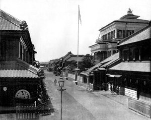 A Street of Tokio in Japan foto av John Lawson Stoddard (1850 1931) Resenär och konferensdeltagare Utbildningspublikation för -Chicago (s/v foto)