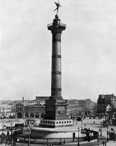 Bastilletorget i Paris med julikolumnen byggd 1834 (s/v foto)