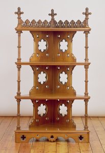 Snidade och förgyllda gotiska hörn What-Not, c.1860 (valnötsträ)