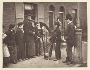 Halian Street Musicians, 1881. av John Thomson