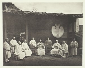 Abboten och munkarna av Kushan, ca. 1868. av John Thomson