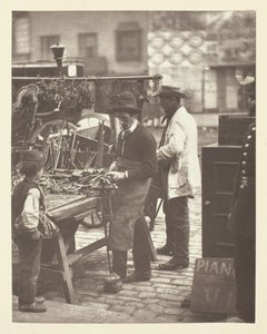Gatulåssmeden, 1881. av John Thomson