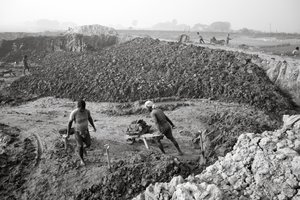 Tegelfabriker i Kolkata, Indien, 2016 (foto) av Jon Nicholson