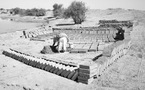 Tegelfabriker i Rajasthan, Indien, 2016 (foto) av Jon Nicholson