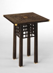 Bord, 1904 (eboniserad ek med vit fyllning, buxbomsinlägg och silverpläterade fästen) av Josef Hoffman