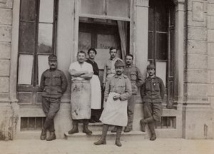 Album "Mitt världskrig - minnen av sydvästra fronten i Kärnten, Italien, Trentino-Alto Adige) 31/03/1915-12/11/ 1918 - Josef Zohles Vienna ": gruppporträtt framför av Josef Zohles