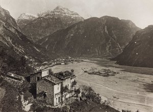 Album "Mitt världskrig - minnen av sydvästra fronten i Kärnten, Italien, Trentino-Alto Adige) 31/03/1915-12/11/1918 - Josef Zohles Vienna ": utsikt över Chiusaforte (s/v ph) av Josef Zohles
