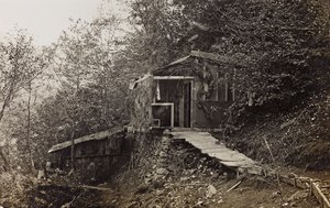 Album "Mitt världskrig - minnen av sydvästra fronten i Kärnten, Italien, Trentino-Alto Adige) 31/03/1915-12/11/ 1918 - Josef Zohles Wien ": militärbarack (s/v foto av Josef Zohles