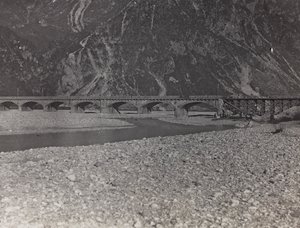 Album "Mitt världskrig - minnen av sydvästra fronten i Kärnten, Italien, Trentino-Alto Adige) 31/03/1915-12/11/1918 - Josef Zohles Wien ": militärbro över Ta av Josef Zohles