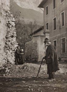 Album "Mitt världskrig - minnen av sydvästra fronten i Kärnten, Italien, Trentino-Alto Adige) 31/03/1915-12/11/1918 - Josef Zohles Wien ": gammal man på en landsväg ( av Josef Zohles