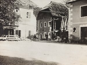 Album "Meine weltkriegs - Erinnerungen South-West Front (Kärnten, Italien, Sydtyrolen) (Mitt världskrig - minnen från sydvästra fronten i Kärnten, Italien, Trentino-Alto Adige) 31/03/1915-12/11/ 1918 - Josef Zohles Wien ": kvadrat med spillror (s/v pho av Josef Zohles