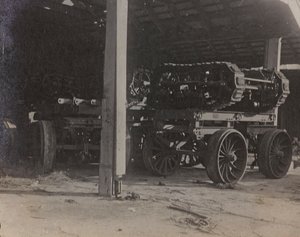 Album "Mitt världskrig - minnen av sydvästra fronten i Kärnten, Italien, Trentino-Alto Adige) 31/03/1915-12/11/1918 - Josef Zohles Vienna ": garage Tolmezzo (s/v foto) av Josef Zohles
