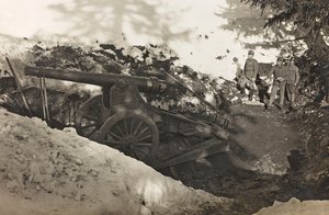 Album "Mitt världskrig - minnen av sydvästra fronten i Kärnten, Italien, Trentino-Alto Adige) 31/03/1915-12/11/1918 - Josef Zohles Vienna ": Soldater med kanon i Prag av Josef Zohles