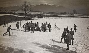 Album "Mitt världskrig - minnen av sydvästra fronten i Kärnten, Italien, Trentino-Alto Adige) 31/03/1915-12/11/ 1918 - Josef Zohles Wien ": soldater på skidor (s/v foto av Josef Zohles