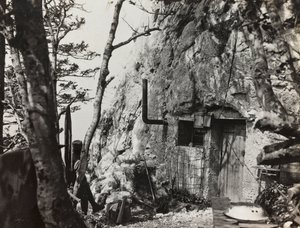 Album "Mitt världskrig - minnen av sydvästra fronten i Kärnten, Italien, Trentino-Alto Adige) 31/03/1915-12/11/ 1918 - Josef Zohles Vienna ": krigets fristad (s/v foto) av Josef Zohles