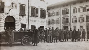 Album "Mitt världskrig - minnen av sydvästra fronten i Kärnten, Italien, Trentino-Alto Adige) 31/03/1915-12/11/ 1918 - Josef Zohles Wien ": soldater i Tolmezzo (s/v p