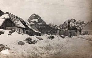 Album "Mitt världskrig - minnen av sydvästra fronten i Kärnten, Italien, Trentino-Alto Adige) 31/03/1915-12/11/ 1918 - Josef Zohles Wien ": utsikt över Cave del Predil (b/ av Josef Zohles