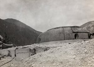 Album "Mitt världskrig - minnen av sydvästra fronten i Kärnten, Italien, Trentino-Alto Adige) 31/03/1915-12/11/ 1918 - Josef Zohles Wien ": Fort Hensel (s/v foto) av Josef Zohles