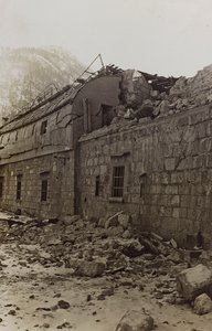 Album "Meine weltkriegs - Erinnerungen South-West Front (Kärnten, Italien, Sydtyrolen) (Mitt världskrig - minnen från sydvästra fronten i Kärnten, Italien, Trentino-Alto Adige) 31/03/1915-12/11/ 1918 - Josef Zohles Wien ": spillror från en fabrik (s/v sf av Josef Zohles