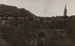 Album "Mitt världskrig - minnen av sydvästra fronten i Kärnten, Italien, Trentino-Alto Adige) 31/03/1915-12/11/1918 - Josef Zohles Wien ": utsikt över en by i Carnia av Josef Zohles