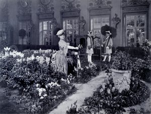 Rejane (Gabrielle Charlotte Reyu, dit) (1856-1920), fransk komiker som anlände i en stol för att bära en baldräkt i New York 1905 av Joseph Byron