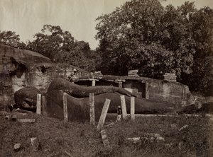 Paranirvana a Buddha, Gall Vihara, Polonnaruwa, Ceylon, 1870-1871. av Joseph Lawton