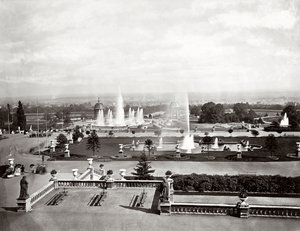 The Crystal Palace i London: terrasser och fontäner, c.1870 (s/v foto)
