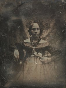 Ung kvinna som håller en blomma, ca. 1842.