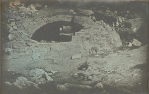 Athens. T.[emple] de Min.[erve] Poliade (1er planer) / [Cisternöppning vid foten av Erecteion, Akropolis, Aten.