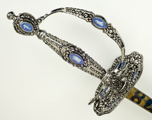 Detalj av ett småsvärd, ca 1790 (facetterat, brunerat, blått och förgyllt stål med järn- och jaspisgods)